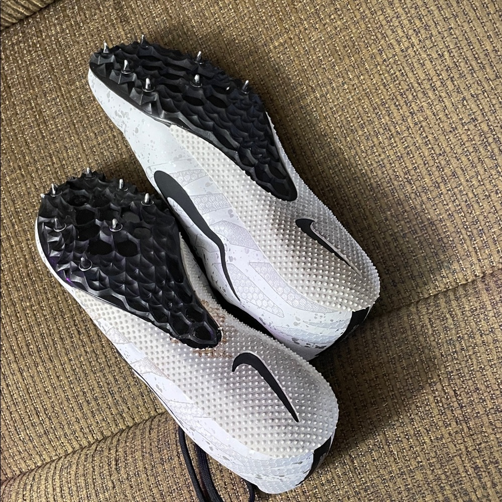Nike Women's White And Silver Running Shoes. Good Condition. Size 8. - Picture 7 of 9